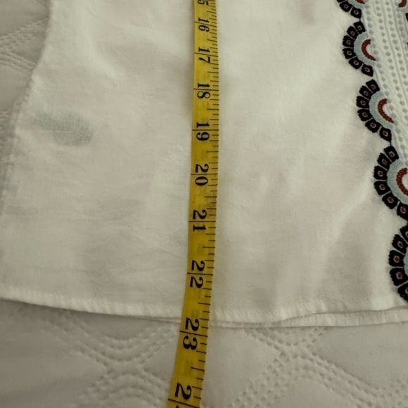 NWT Ann Taylor factory Womens blouse white w/pretty embroidered detail Size PS - Picture 8 of 9